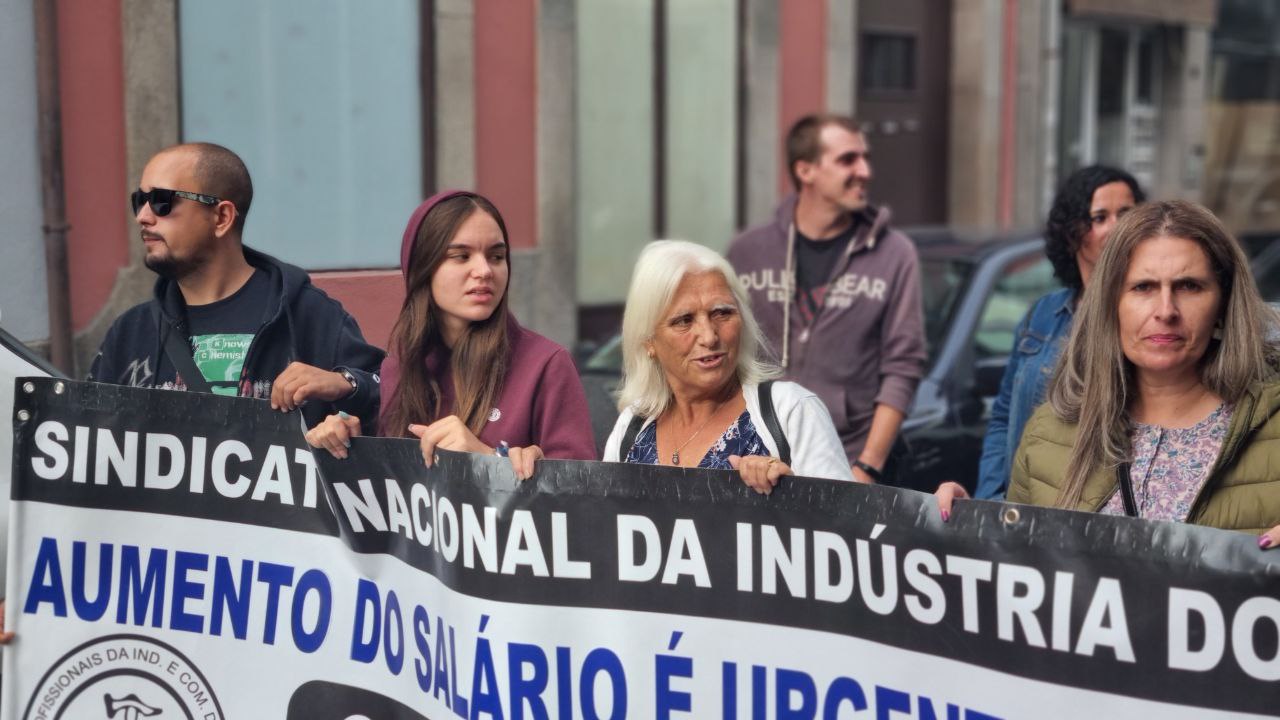 Se todo o sorriso demonstrasse felicidade, o palhaço trabalharia de graça.