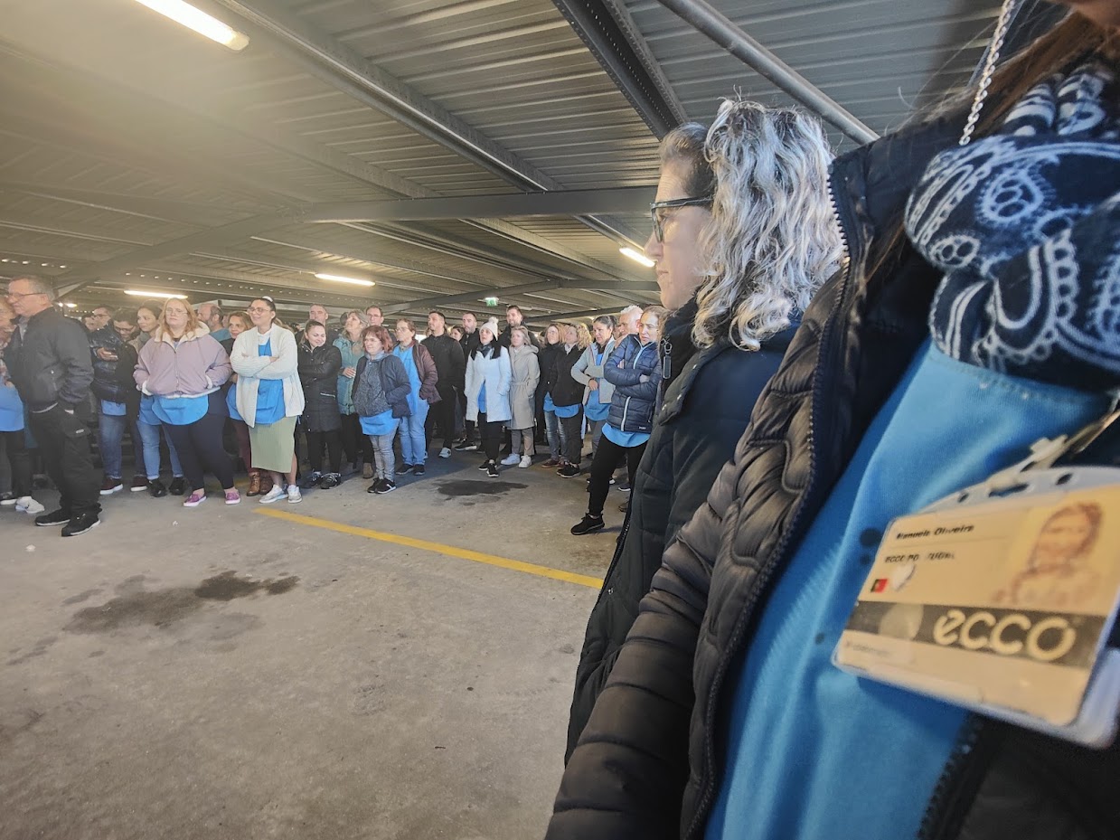 ECCO'LET: trabalhadores em greve exigem aumento salarial justo!