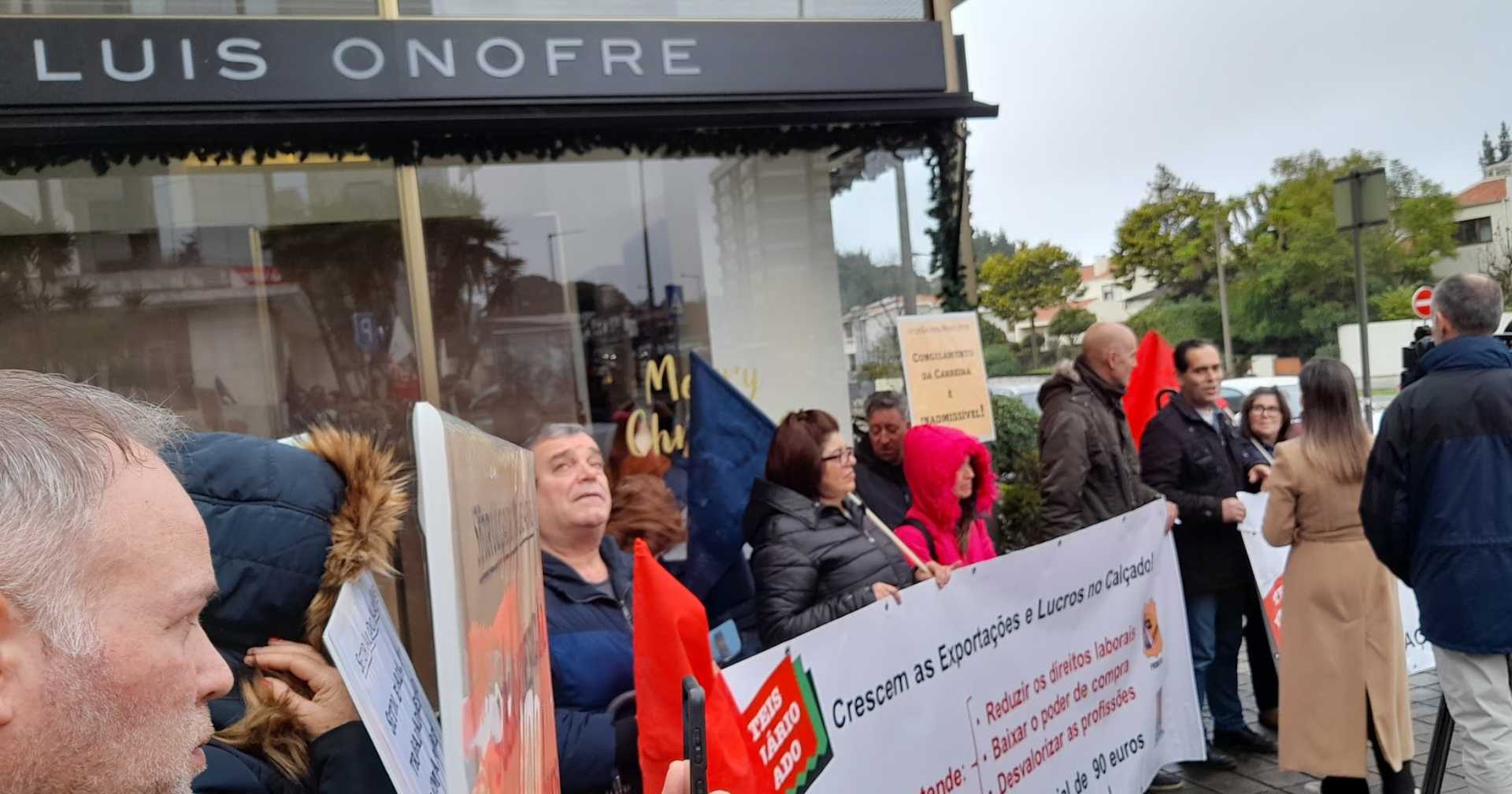 Manifestação em frente à Loja do Presidente da Apiccaps e empresário Luis Onofre